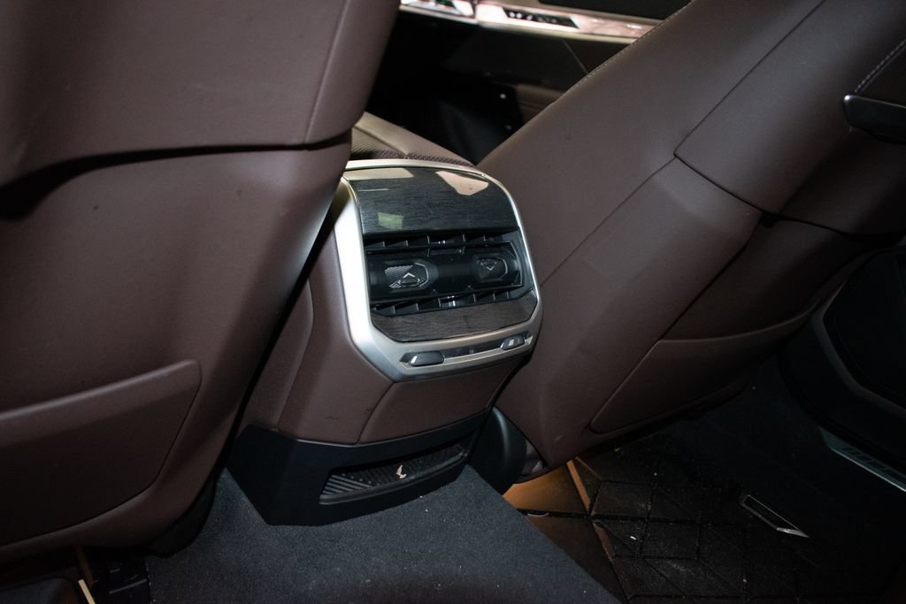 Certified 2026 BMW 740i xDrive AWD/4WD image 25