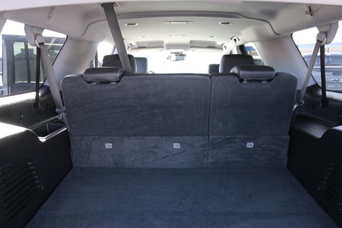 Used 2018 Chevrolet Suburban Premier image 2