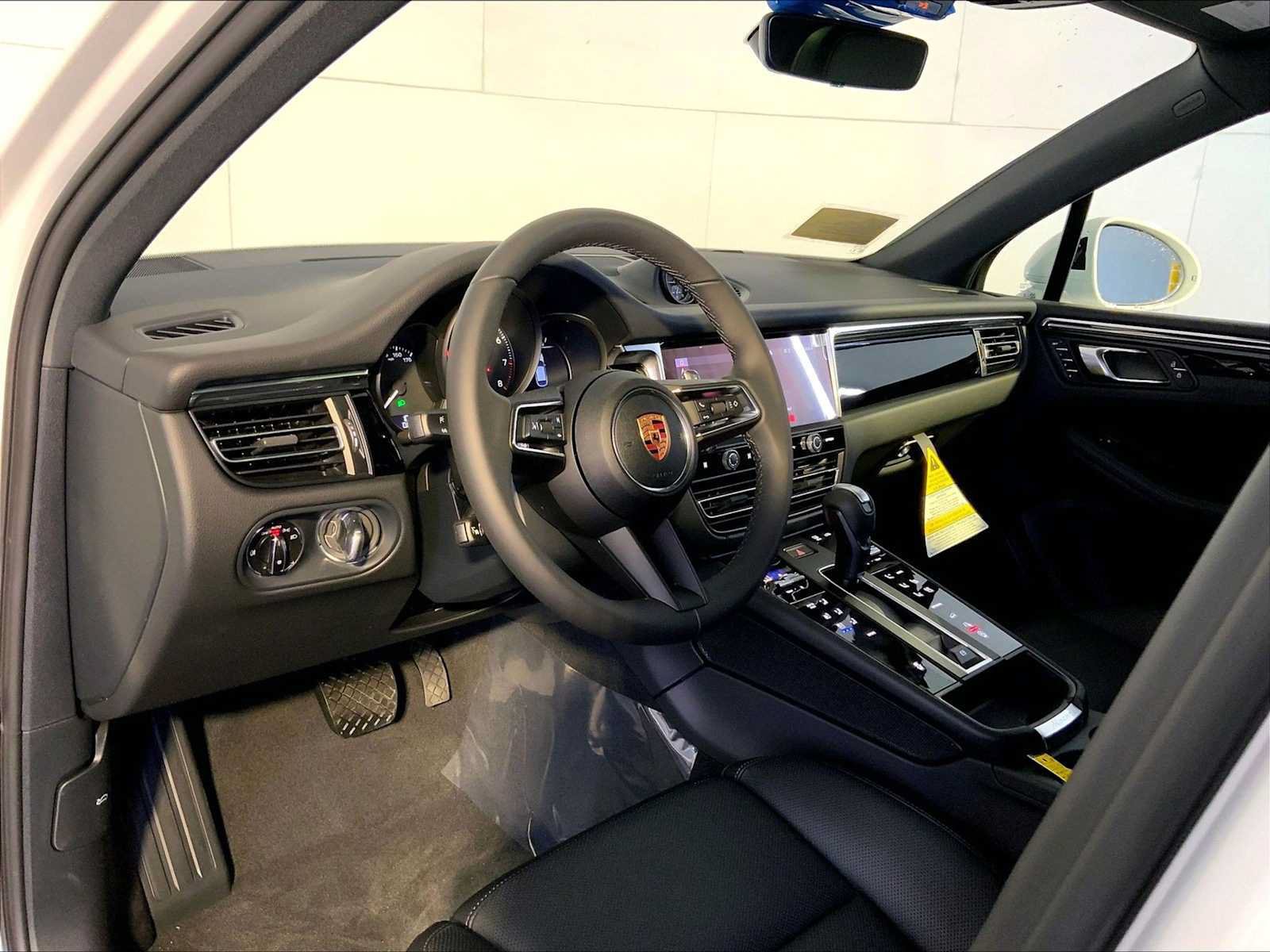 New 2026 Porsche Macan AWD/4WD image 4