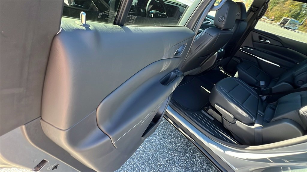 New 2026 Chevrolet Traverse LT w/ Driver Confidence Package image 16