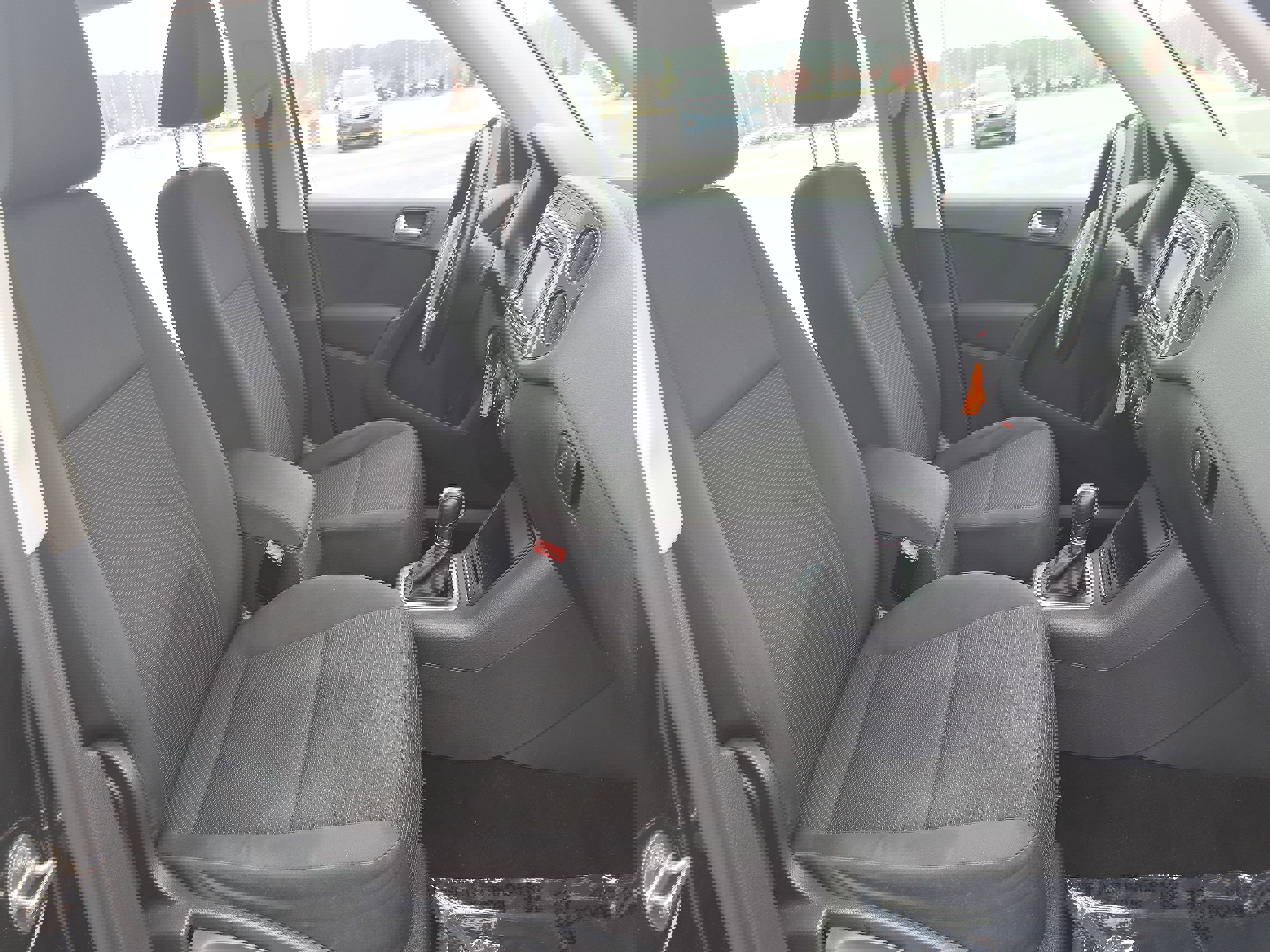 Used 2015 Volkswagen Tiguan S image 10