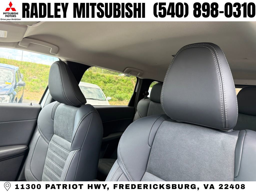 New 2026 Mitsubishi Outlander SE image 2