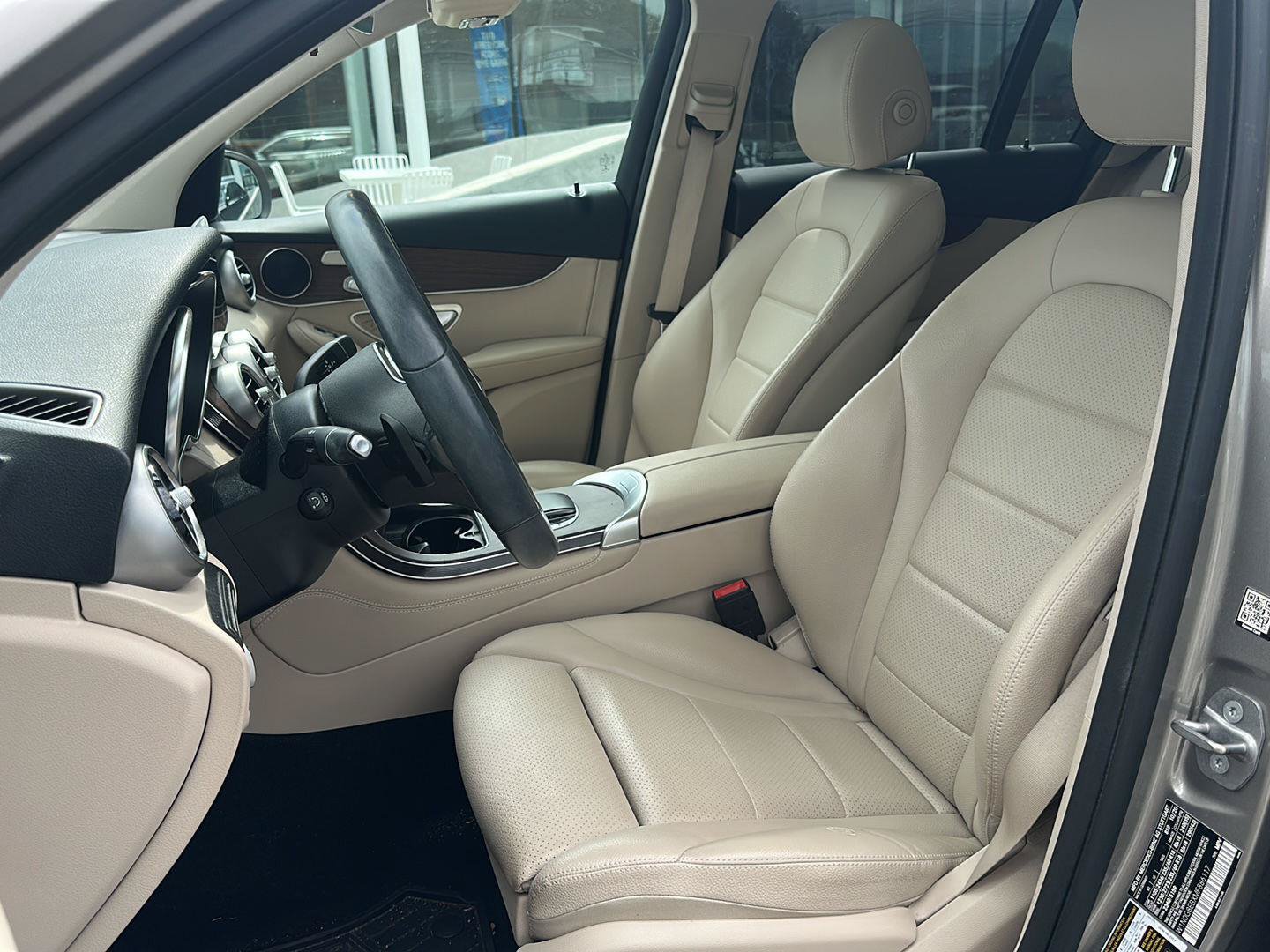 Used 2021 Mercedes-Benz GLC 300 4MATIC image 9