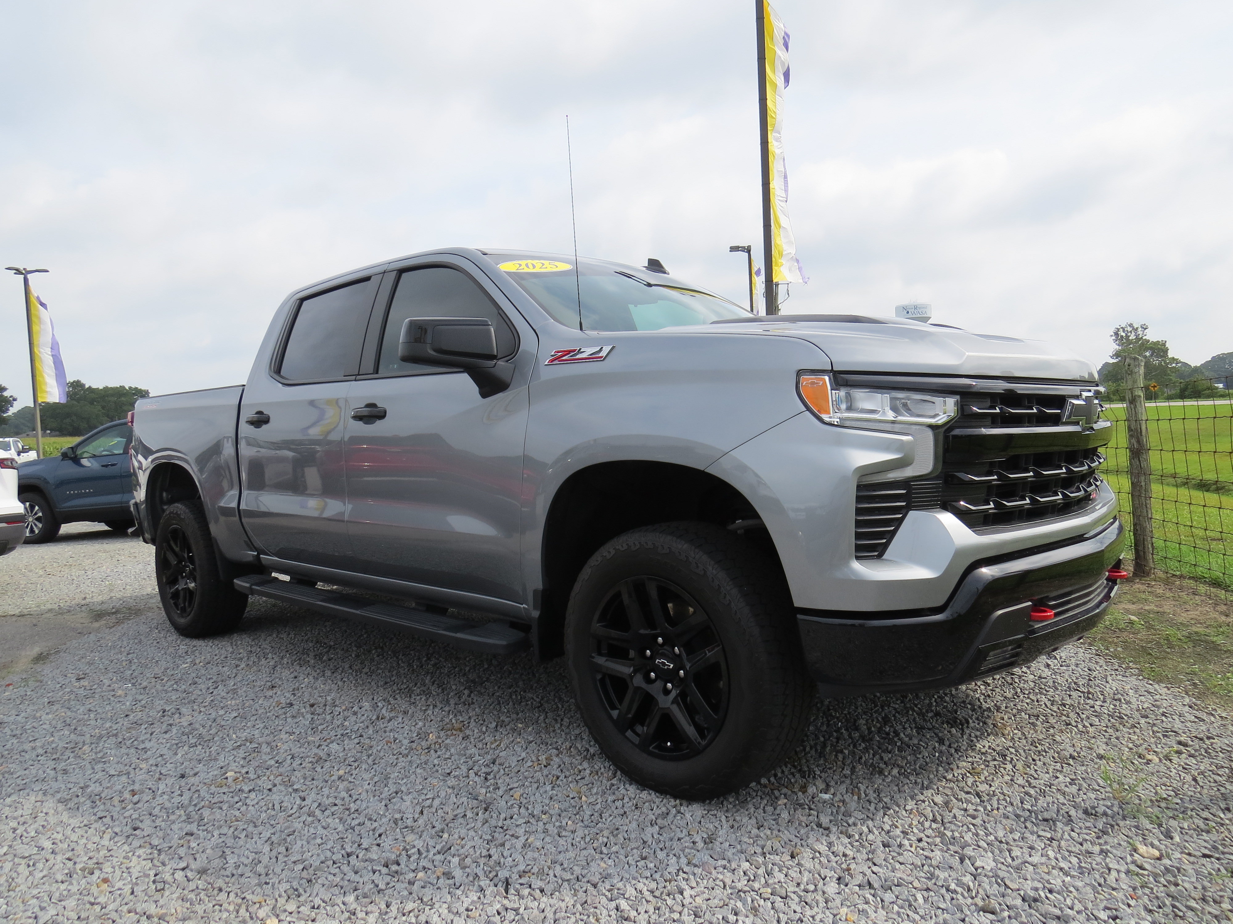 Used 2025 Chevrolet Silverado 1500 LT Trail Boss w/ Convenience Package II AWD/4WD image 9