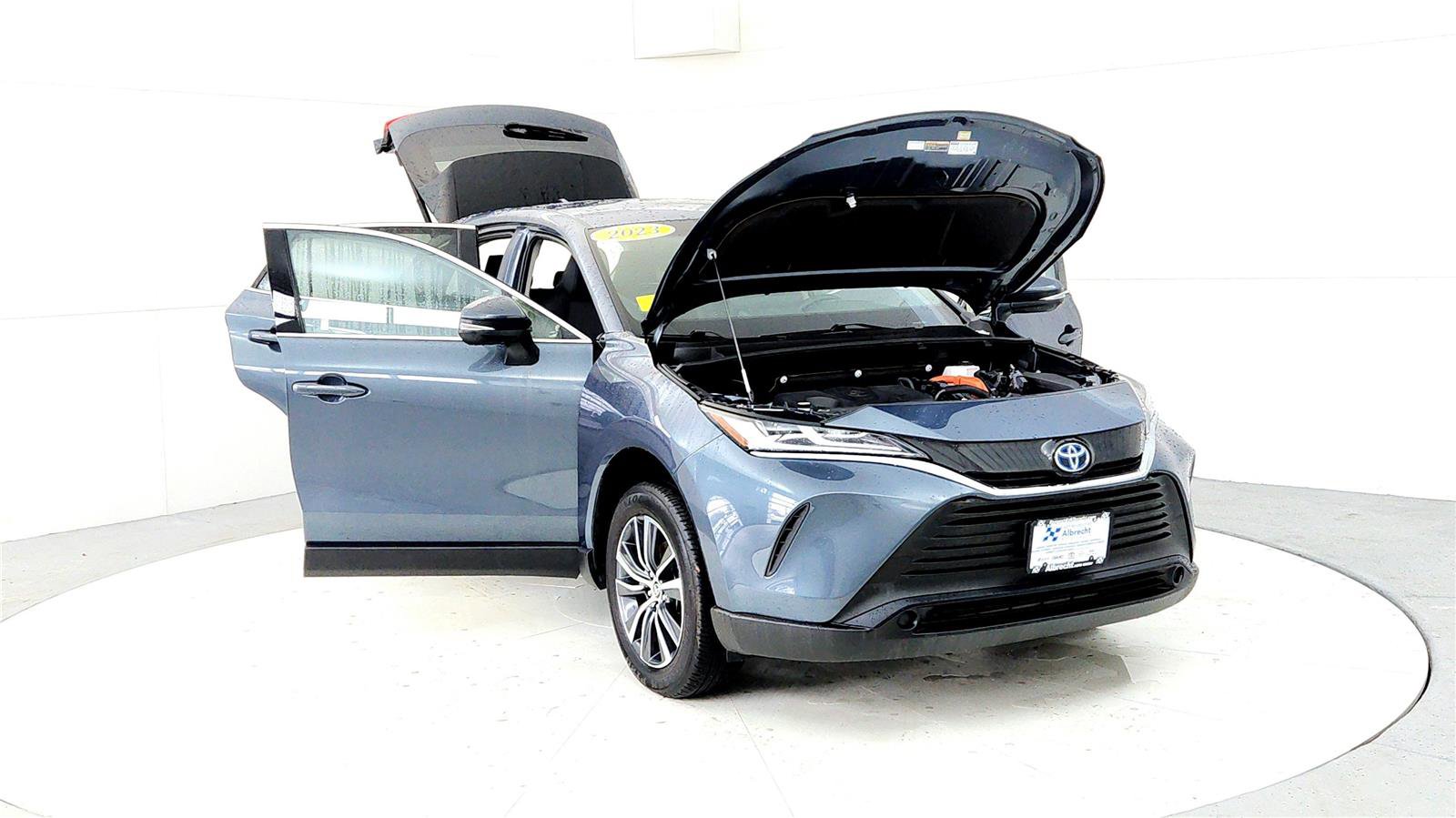 Certified 2023 Toyota Venza LE image 9