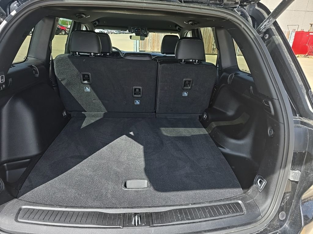 Used 2025 Jeep Grand Cherokee Altitude AWD/4WD image 9