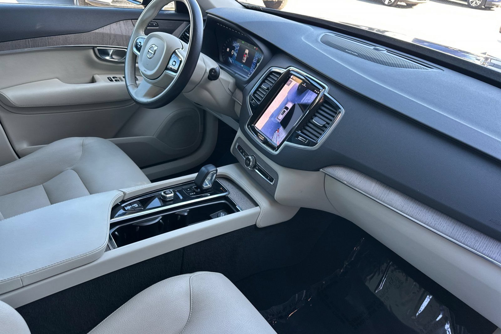 Certified 2023 Volvo XC90 T8 Plus AWD/4WD image 20