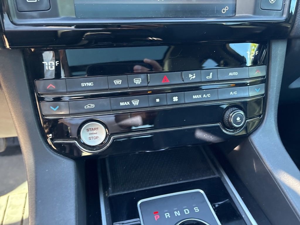 Used 2018 Jaguar F-PACE Premium AWD/4WD image 16