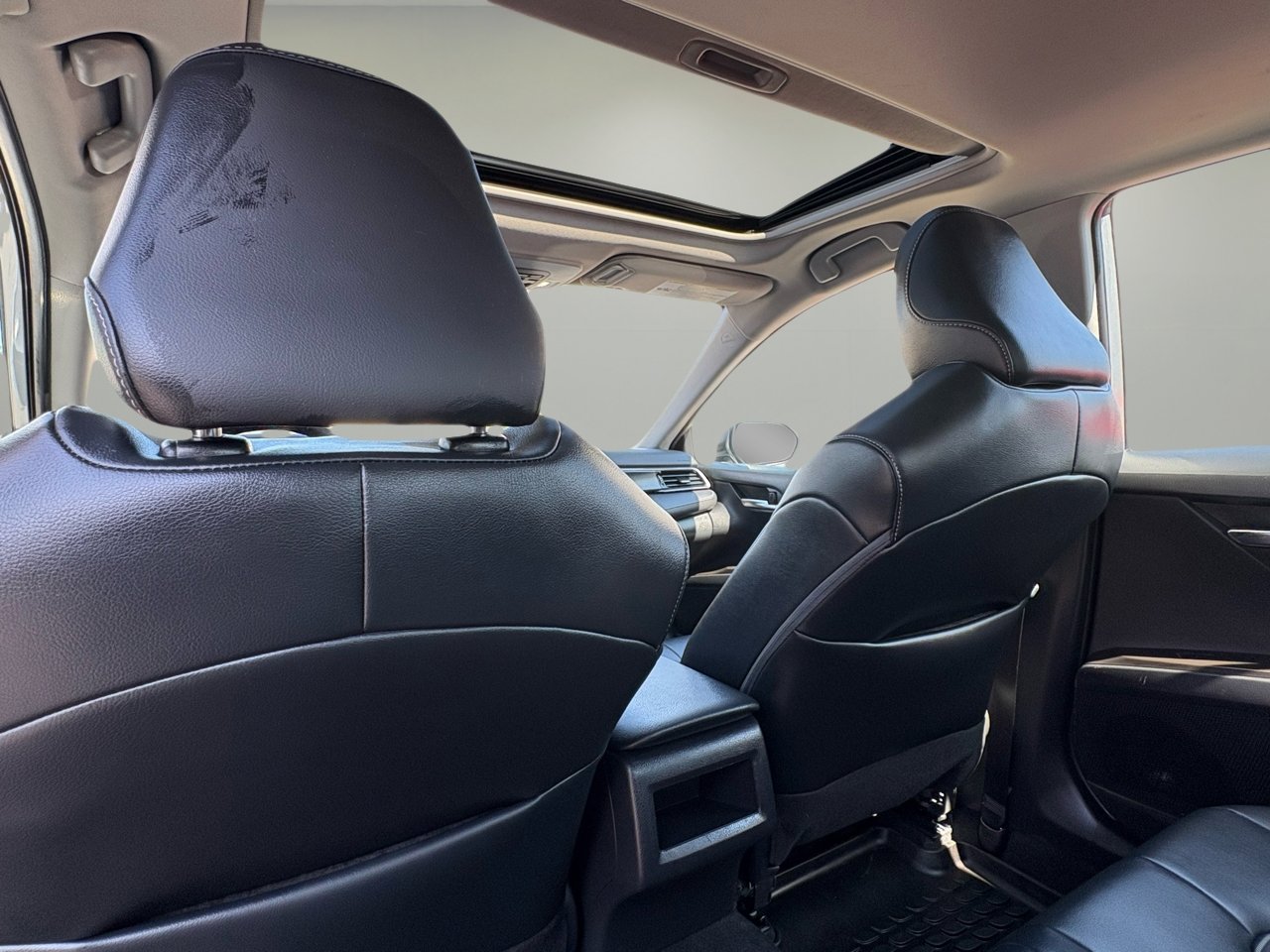 Used 2022 Toyota Camry SE w/ Cold Weather Package image 34