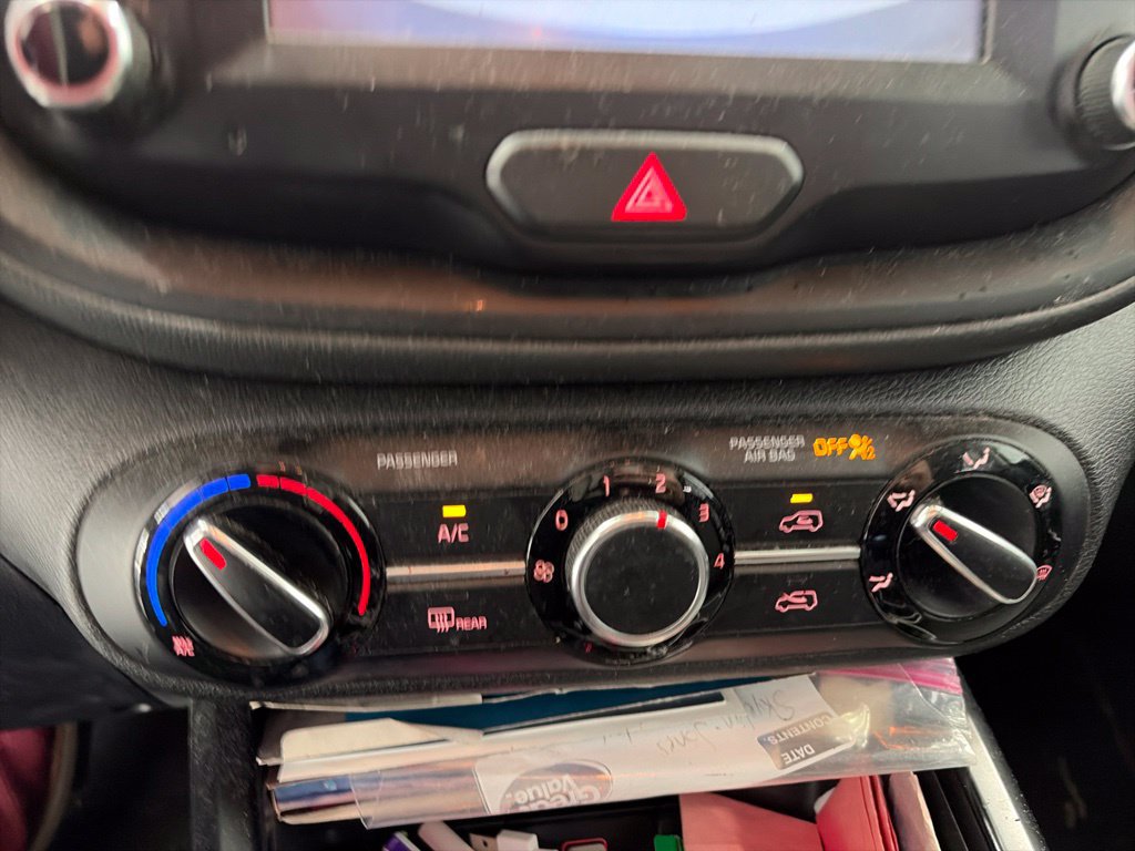 Used 2020 Kia Soul LX FWD image 23