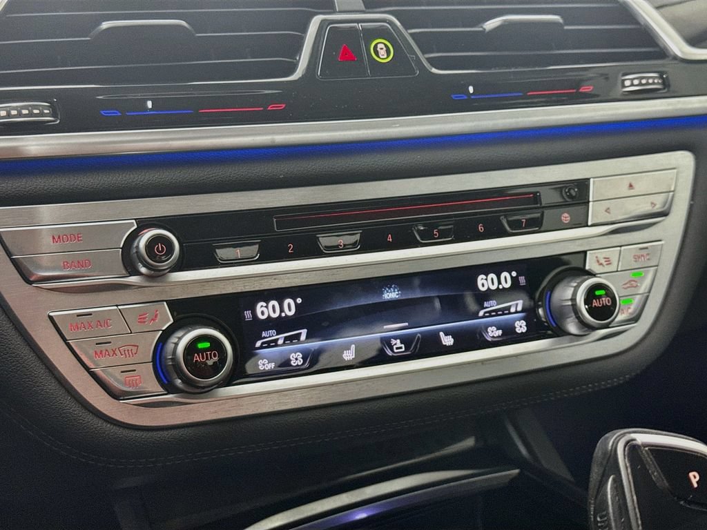 Used 2018 BMW 750i xDrive AWD/4WD image 17