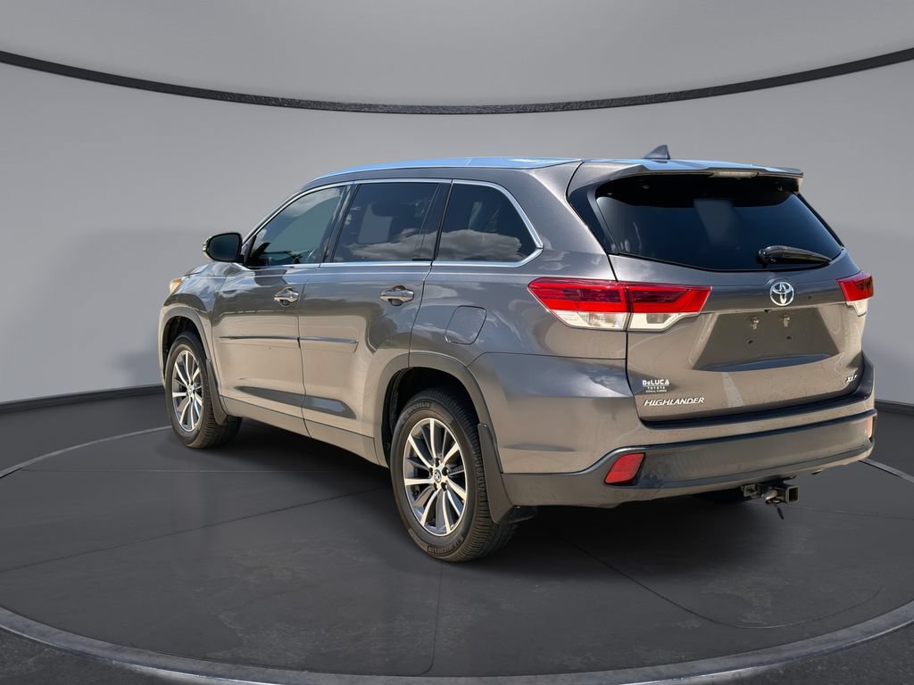 Used 2019 Toyota Highlander XLE FWD image 10