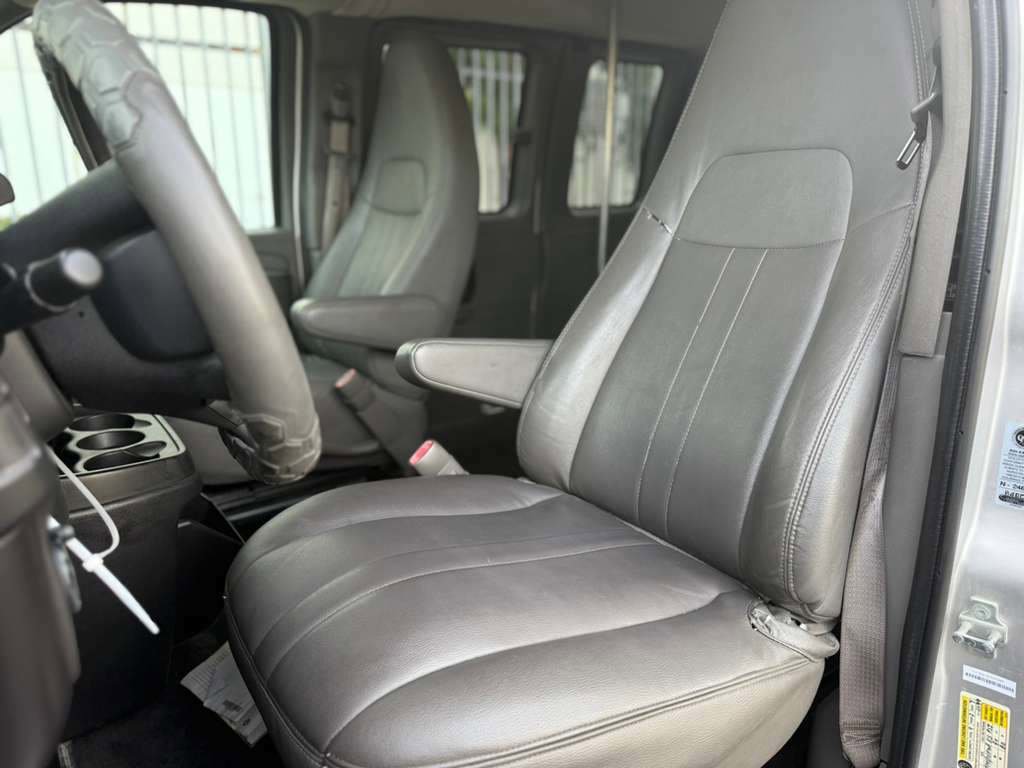 Used 2011 Chevrolet Express 3500 LS RWD image 18