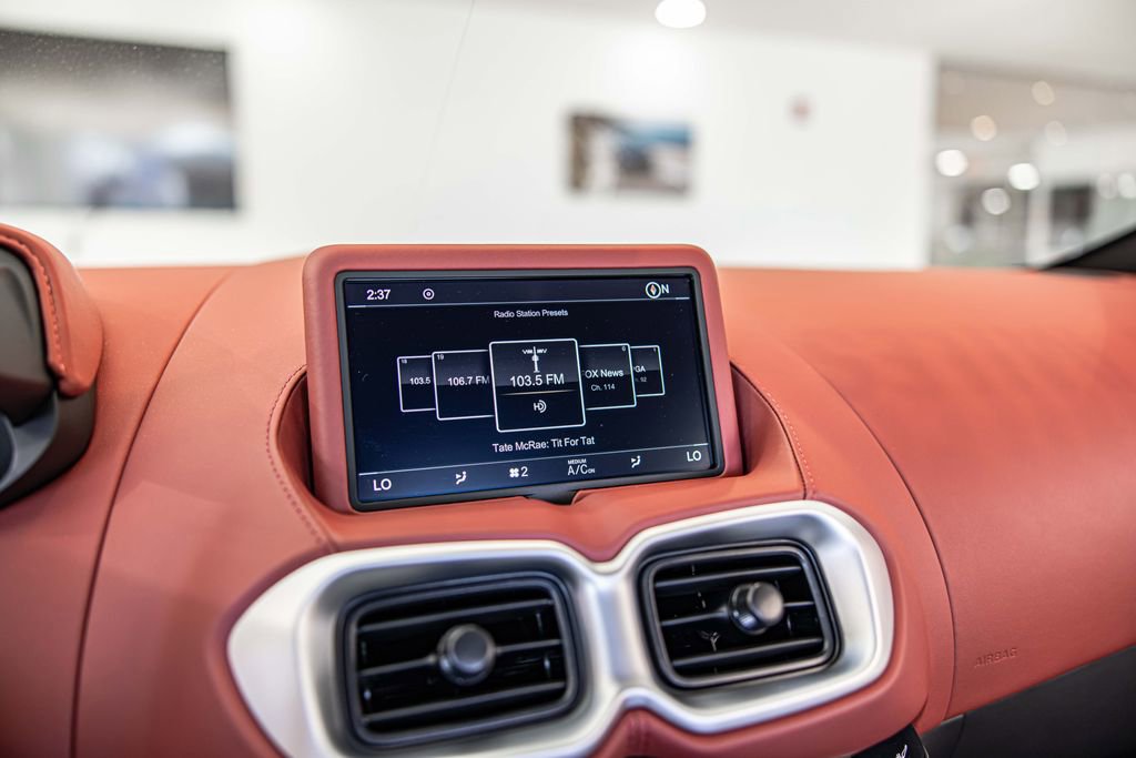 Used 2023 Aston Martin V8 Vantage Coupe image 25