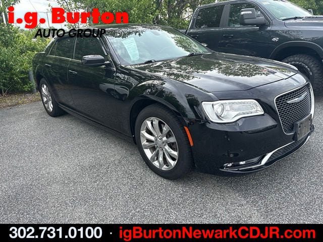 Used 2017 Chrysler 300 Limited w/ Value Package AWD/4WD image 4