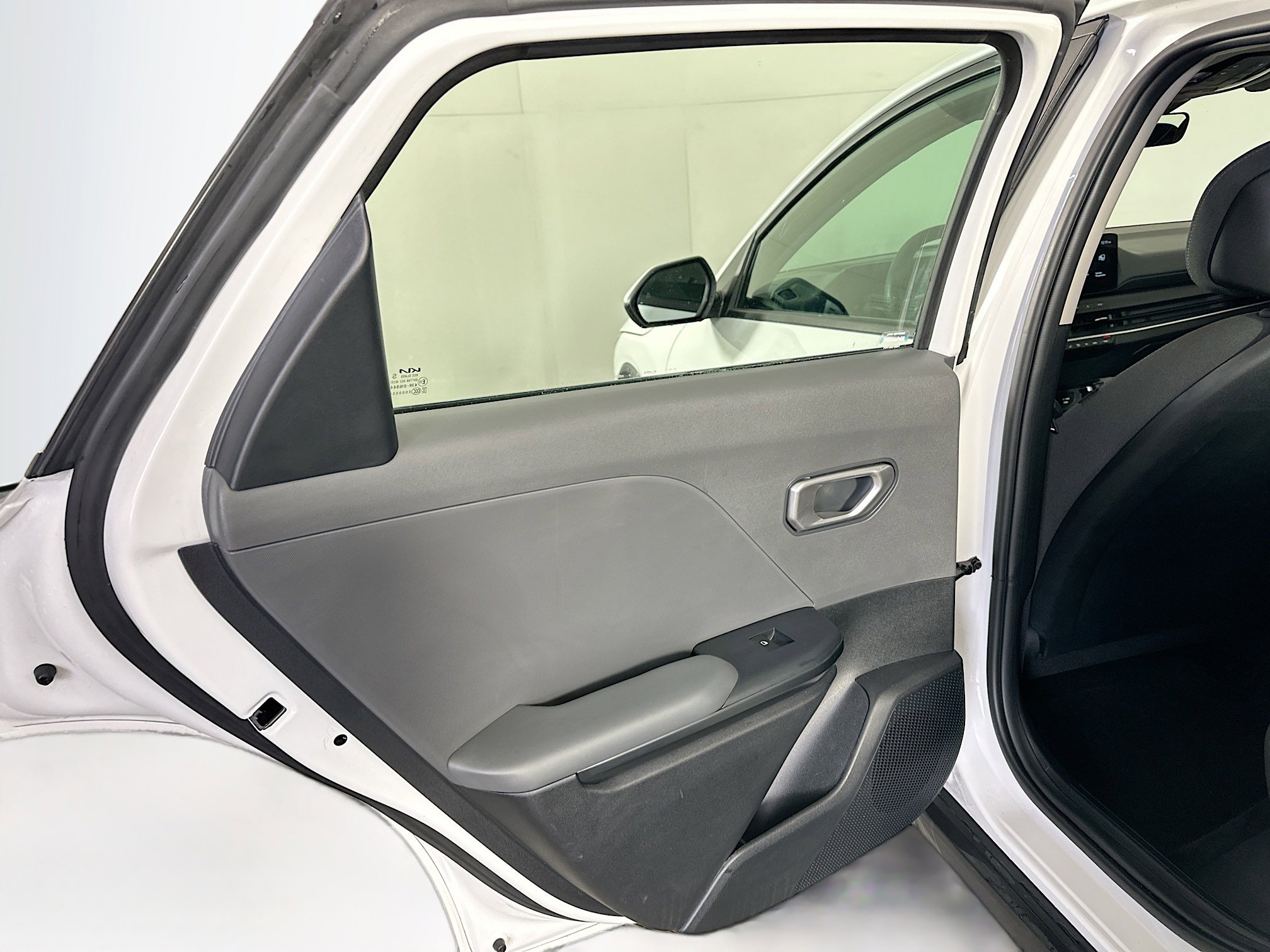 Used 2025 Kia K4 LXS image 25