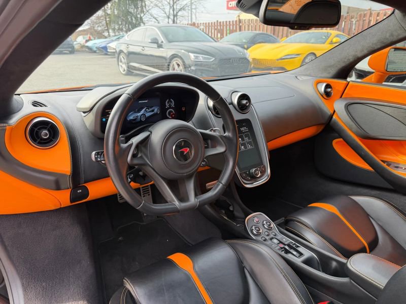 Used 2018 McLaren 570S Spider image 9