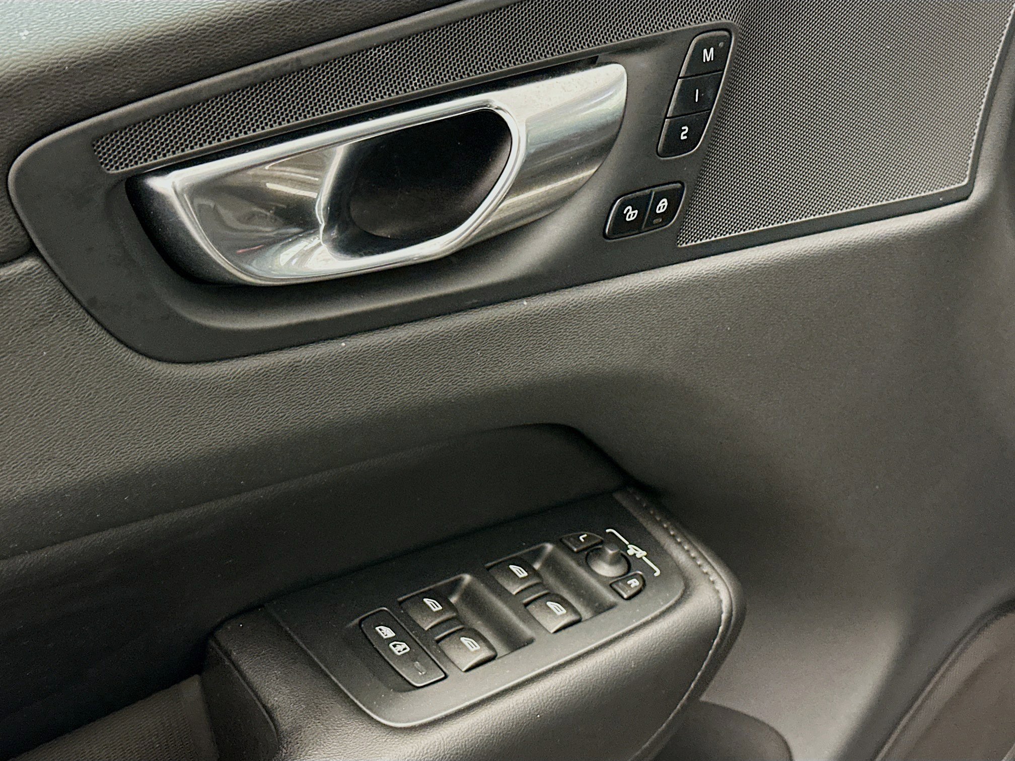 Used 2023 Volvo XC60 B5 Plus w/ Climate Package image 15