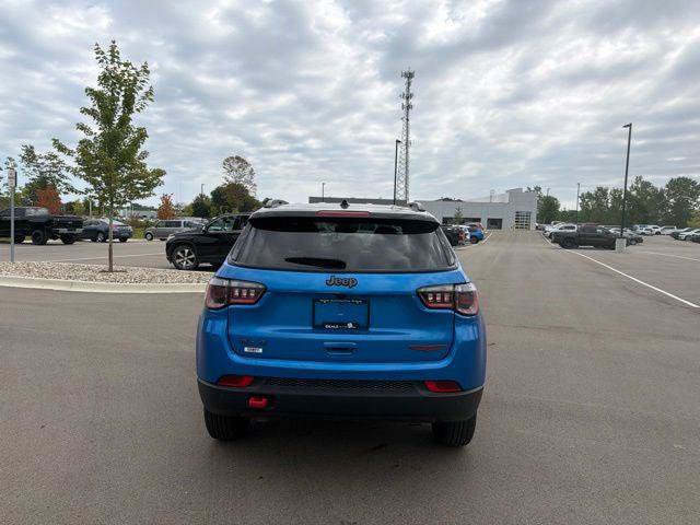 Certified 2025 Jeep Compass Trailhawk AWD/4WD image 4