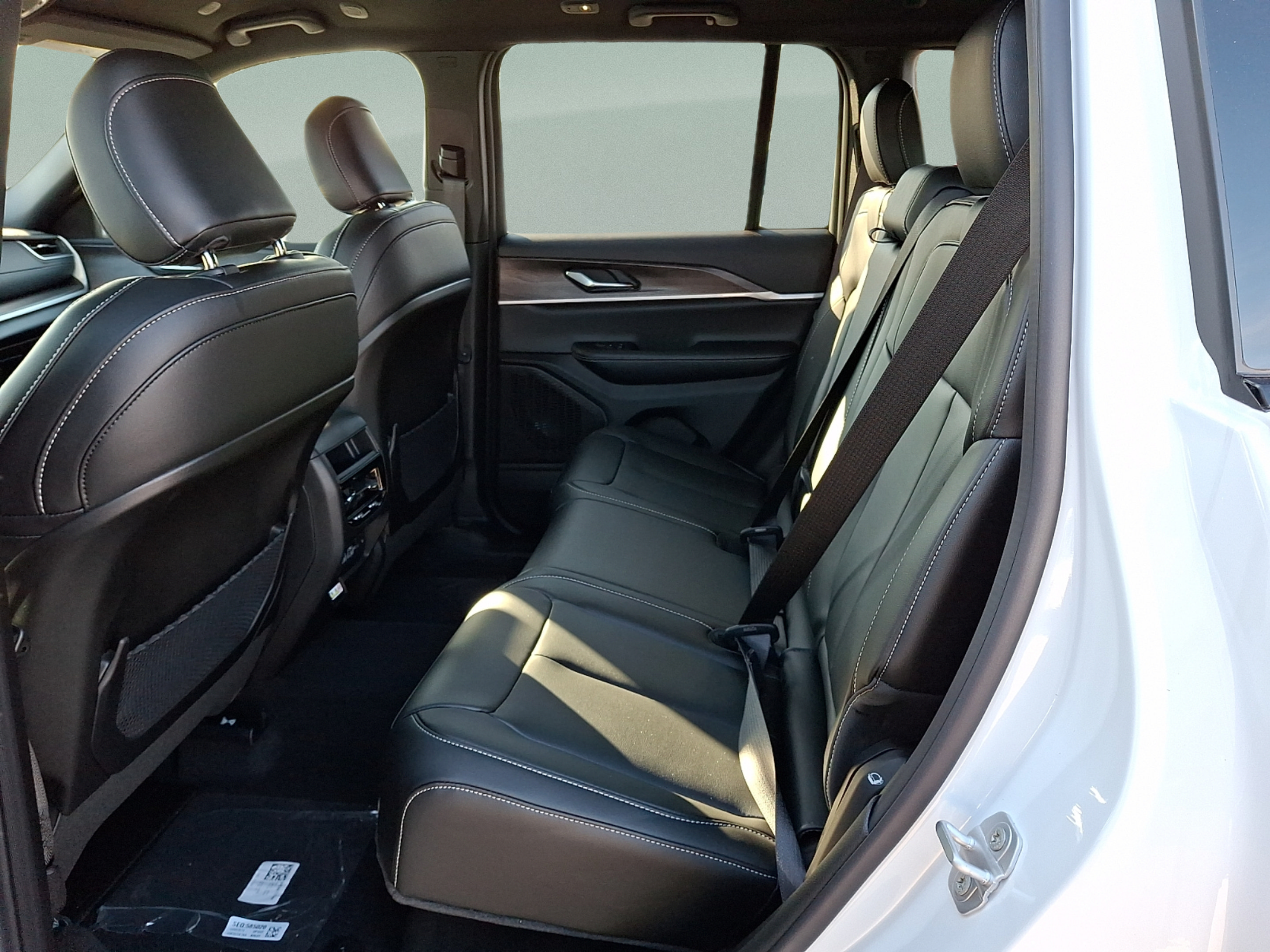 New 2025 Jeep Grand Cherokee Limited w/ Black Appearance Package AWD/4WD image 5