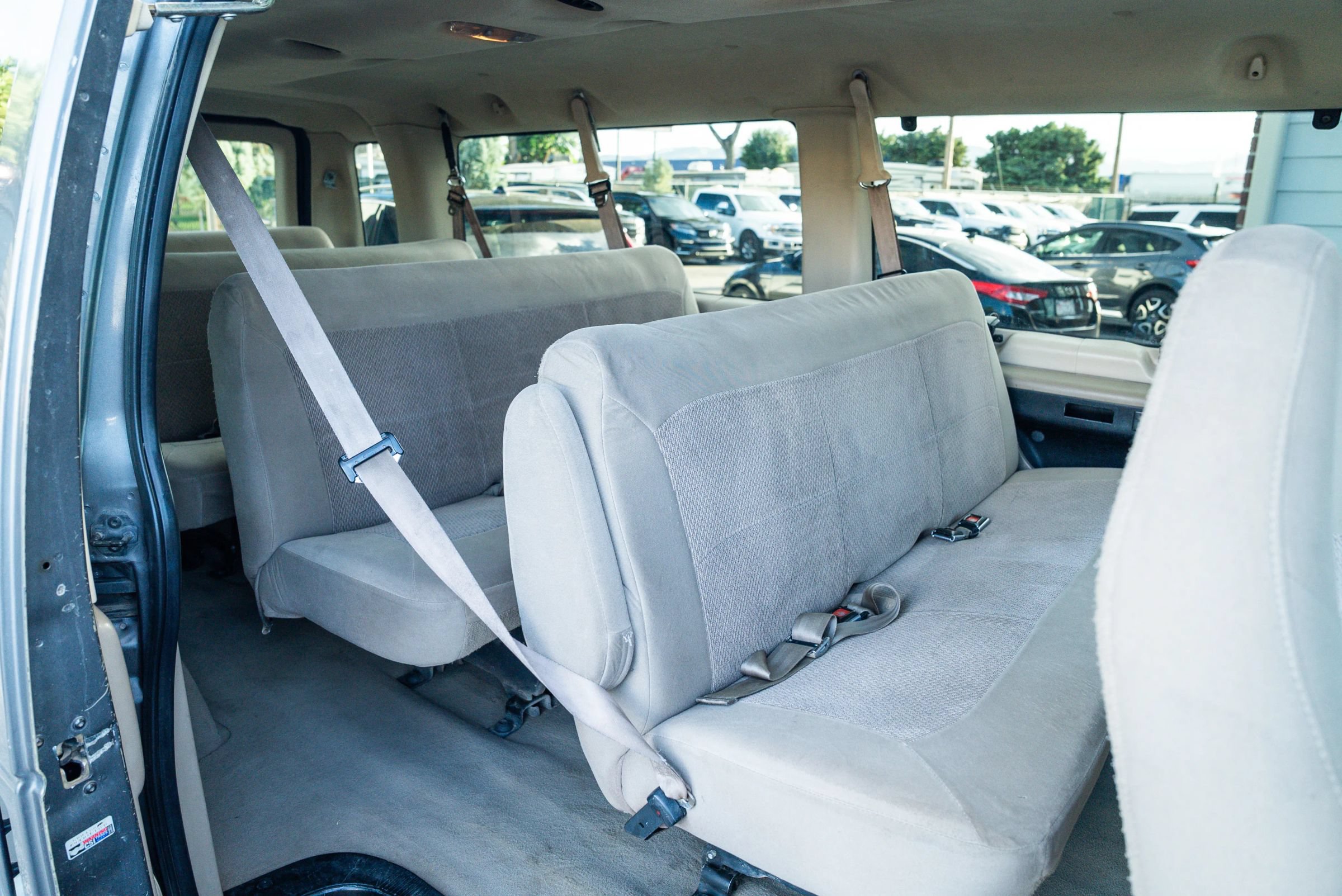 Used 2006 Ford E-350 and Econoline 350 XL RWD image 16