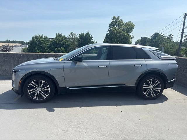 Used 2024 Cadillac Lyriq Luxury w/ LPO, Floor Liner Package AWD/4WD image 2