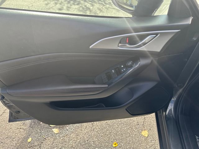 Used 2018 MAZDA MAZDA3 Touring image 10