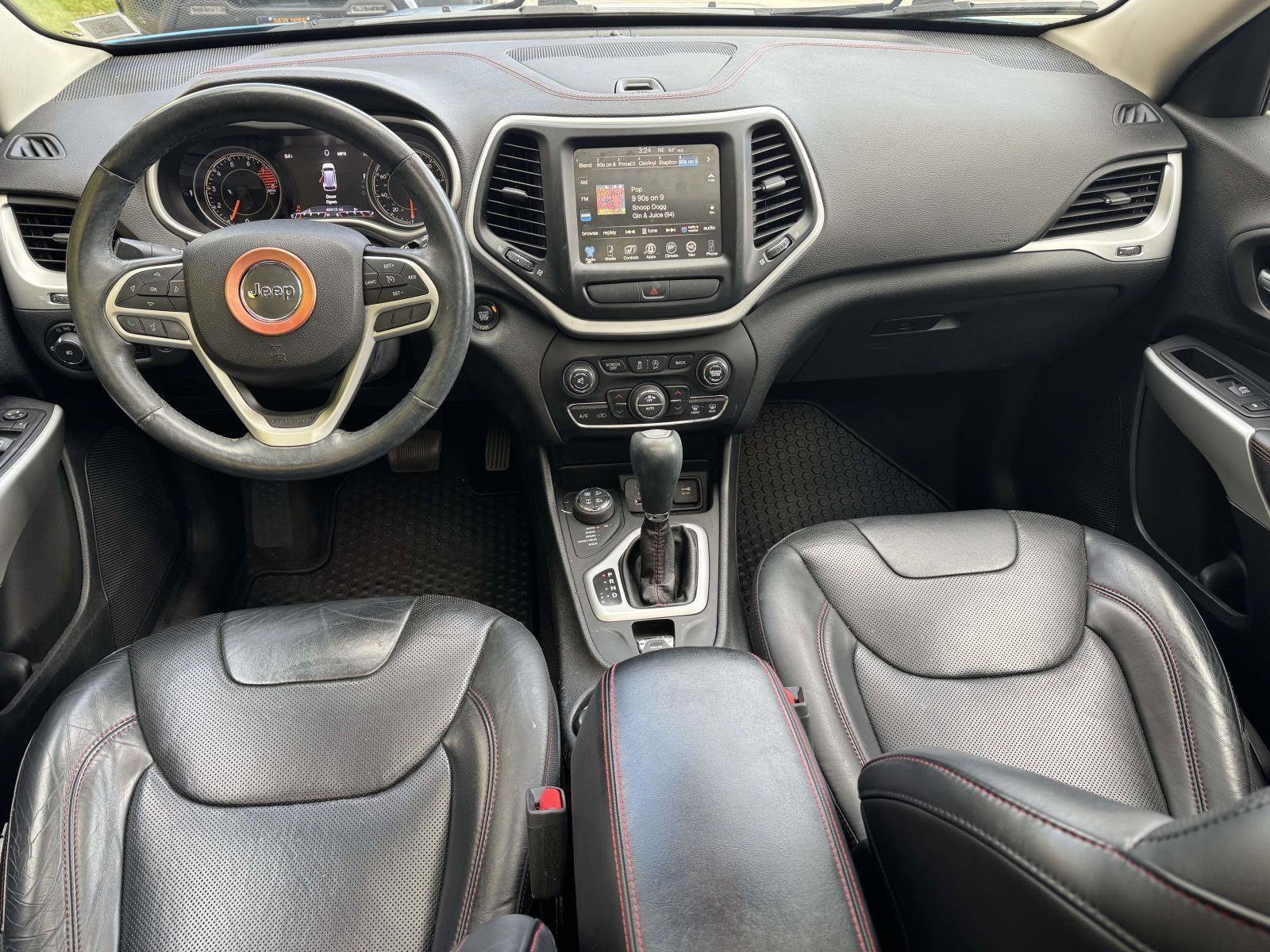 Used 2017 Jeep Cherokee Trailhawk image 13