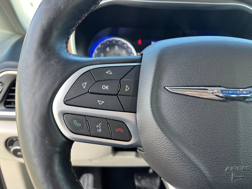 Used 2017 Chrysler Pacifica Touring-L Plus w/ Advanced Safetytec Group image 20