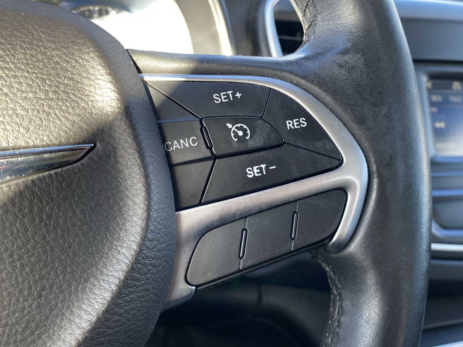 Certified 2016 Chrysler 200 Limited w/ Convenience Group image 23