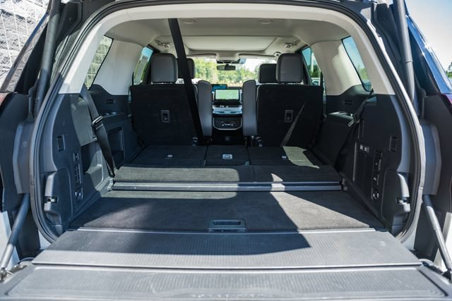 Used 2025 Ford Expedition Active AWD/4WD image 12