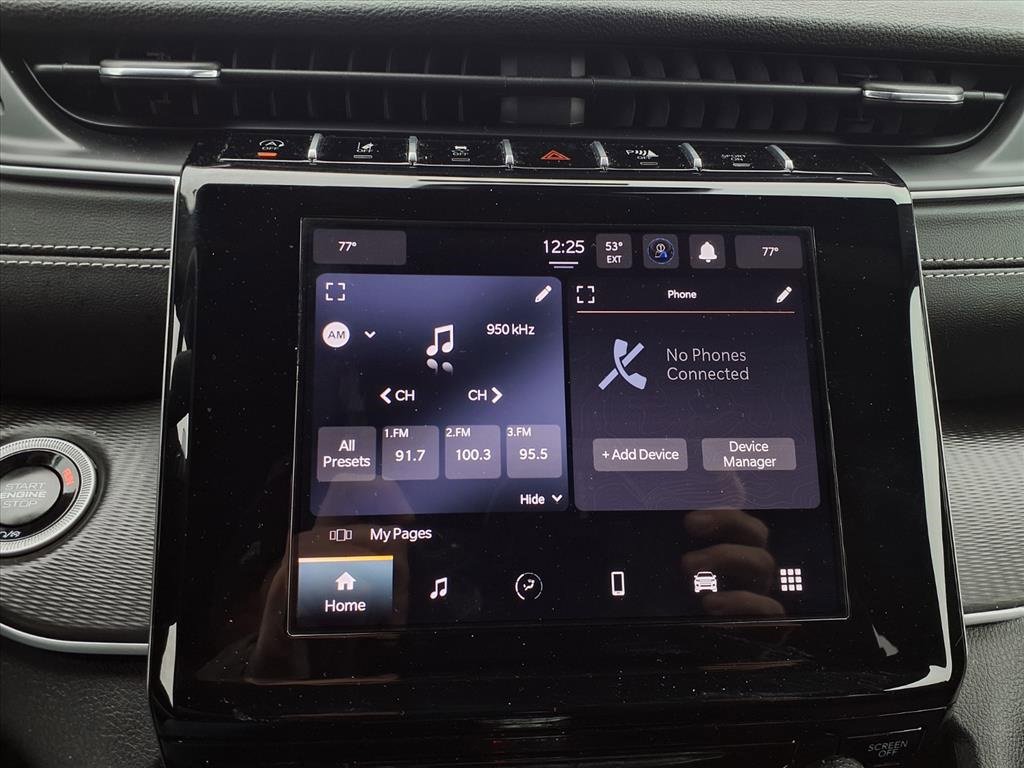 Used 2024 Jeep Grand Cherokee Laredo image 5