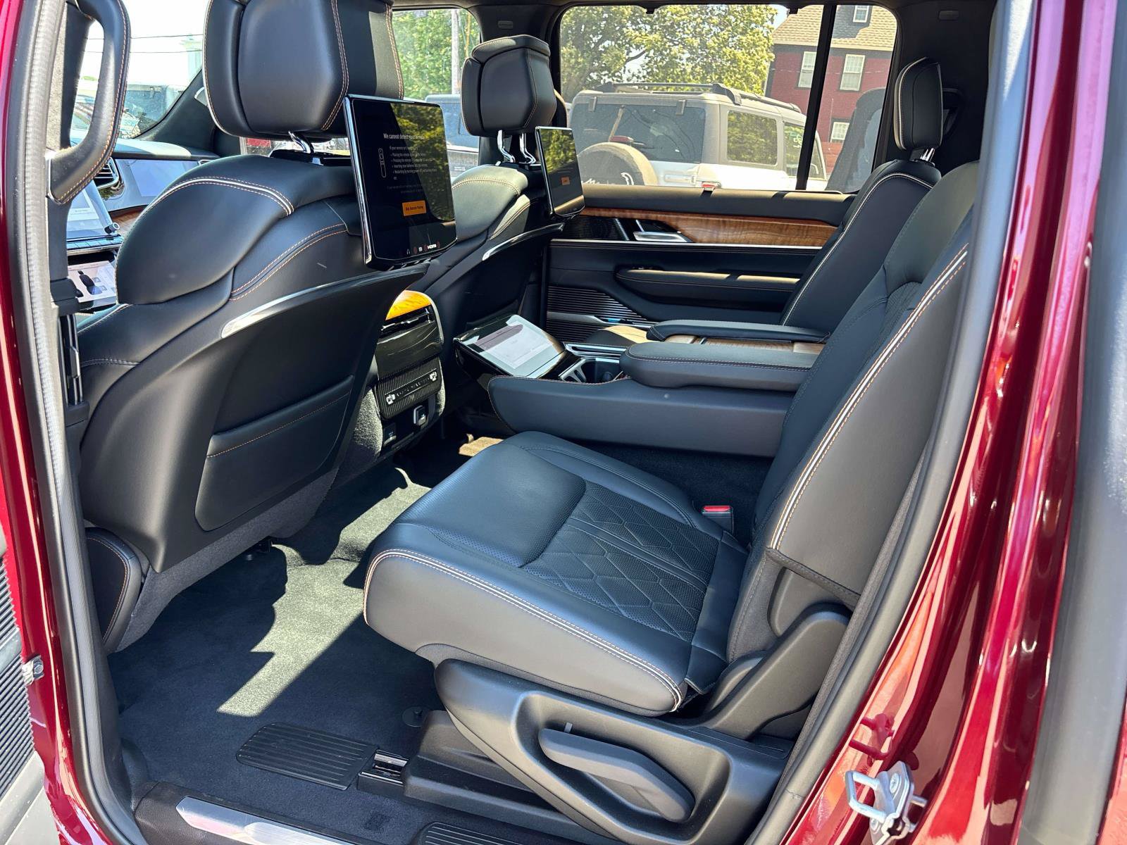 Certified 2022 Jeep Grand Wagoneer Series III w/ Rear Seat Video Group 1 AWD/4WD image 11