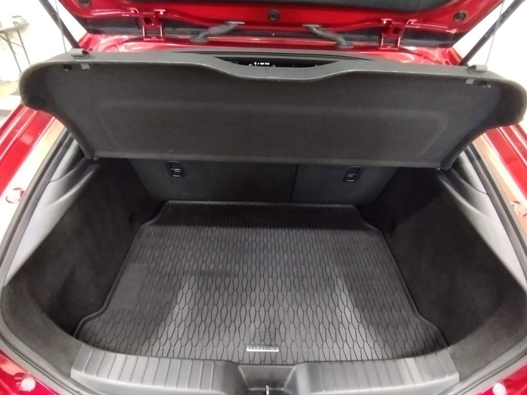 Used 2021 MAZDA MAZDA3 Hatchback w/Premium Plus Pkg image 16