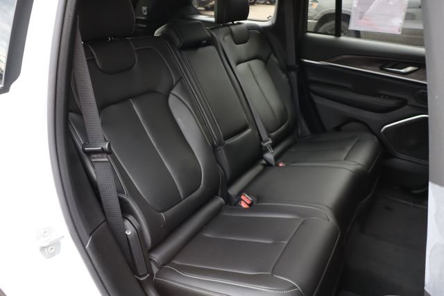 Used 2026 Jeep Grand Cherokee Limited AWD/4WD image 43