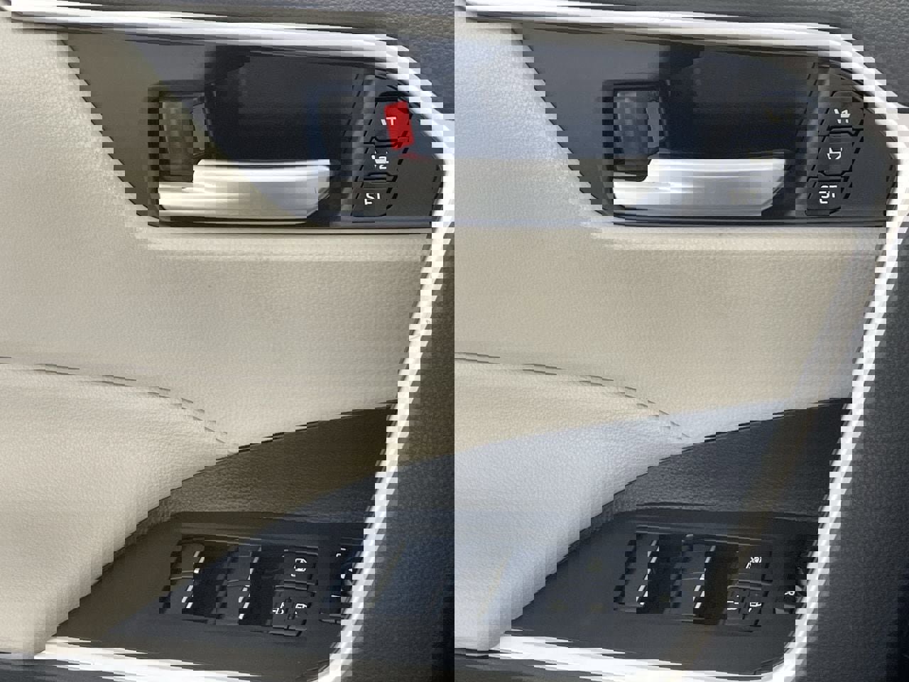 Used 2019 Toyota RAV4 XLE Premium w/ Cold Weather Package AWD/4WD image 19