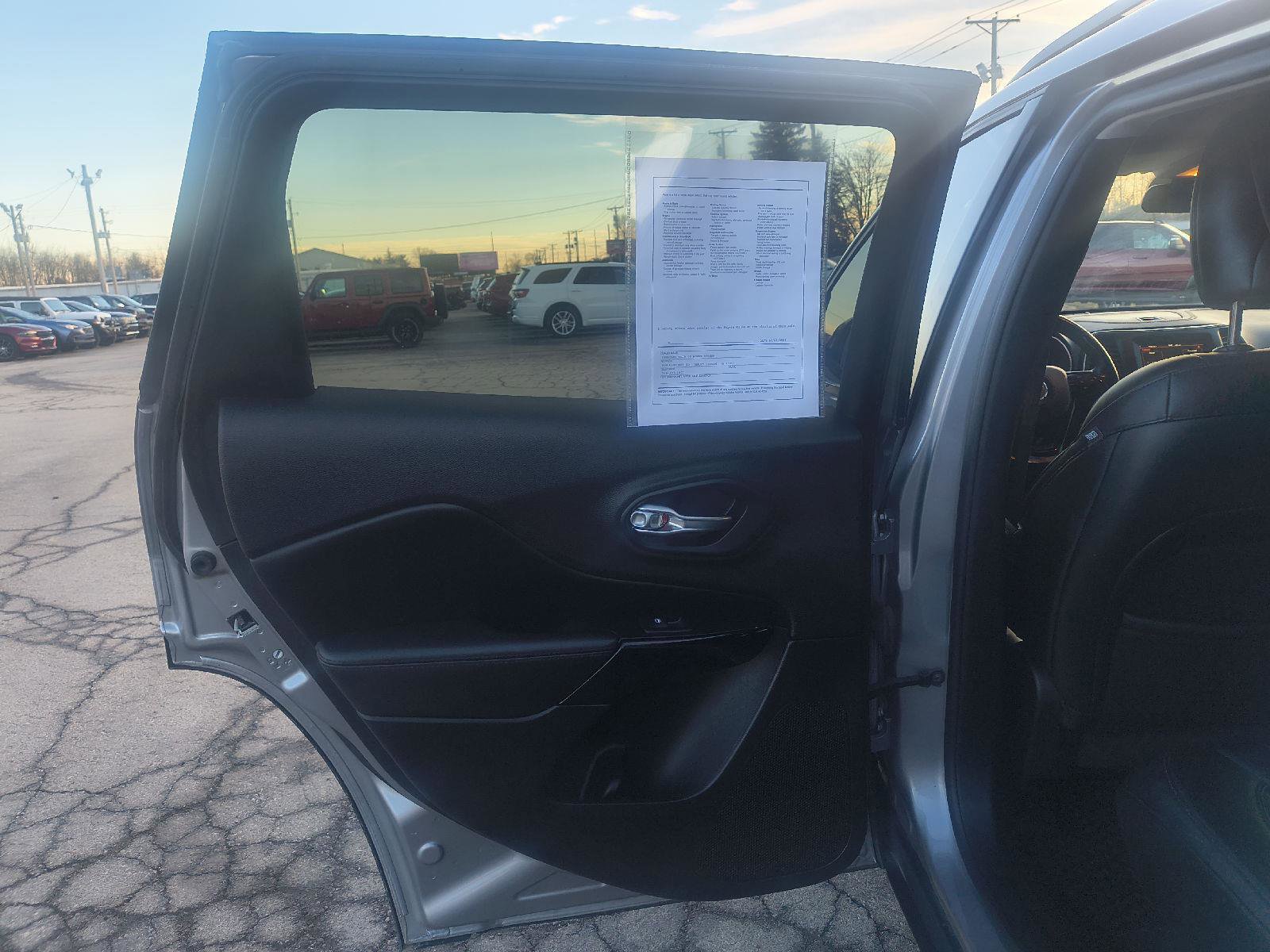 Used 2020 Jeep Cherokee Latitude Plus image 21