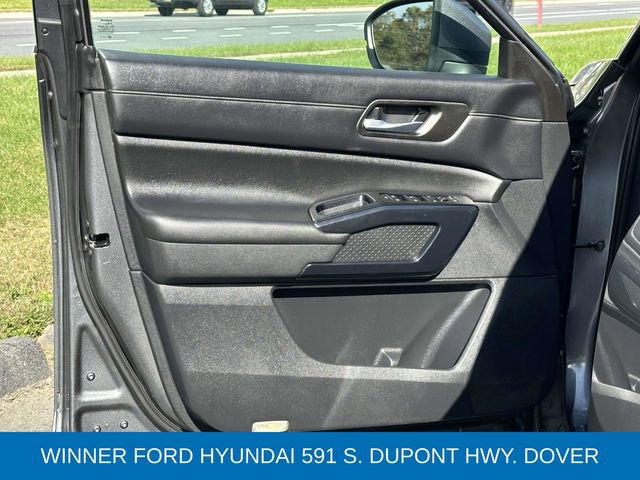 Used 2022 Nissan Pathfinder S image 16