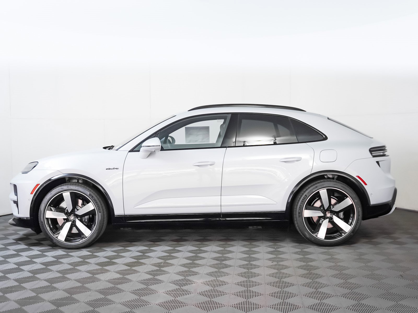 Used 2025 Porsche Macan Turbo Electric image 2
