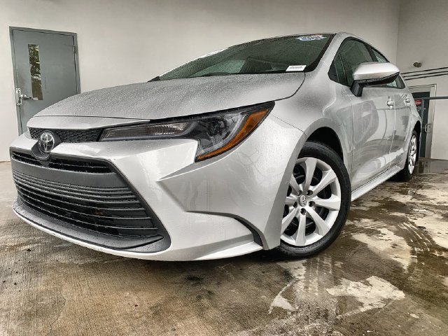 Used 2025 Toyota Corolla LE FWD image 4