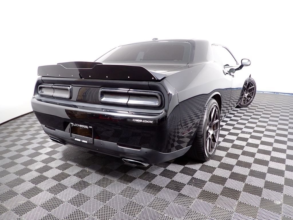 Used 2016 Dodge Challenger R/T RWD image 13
