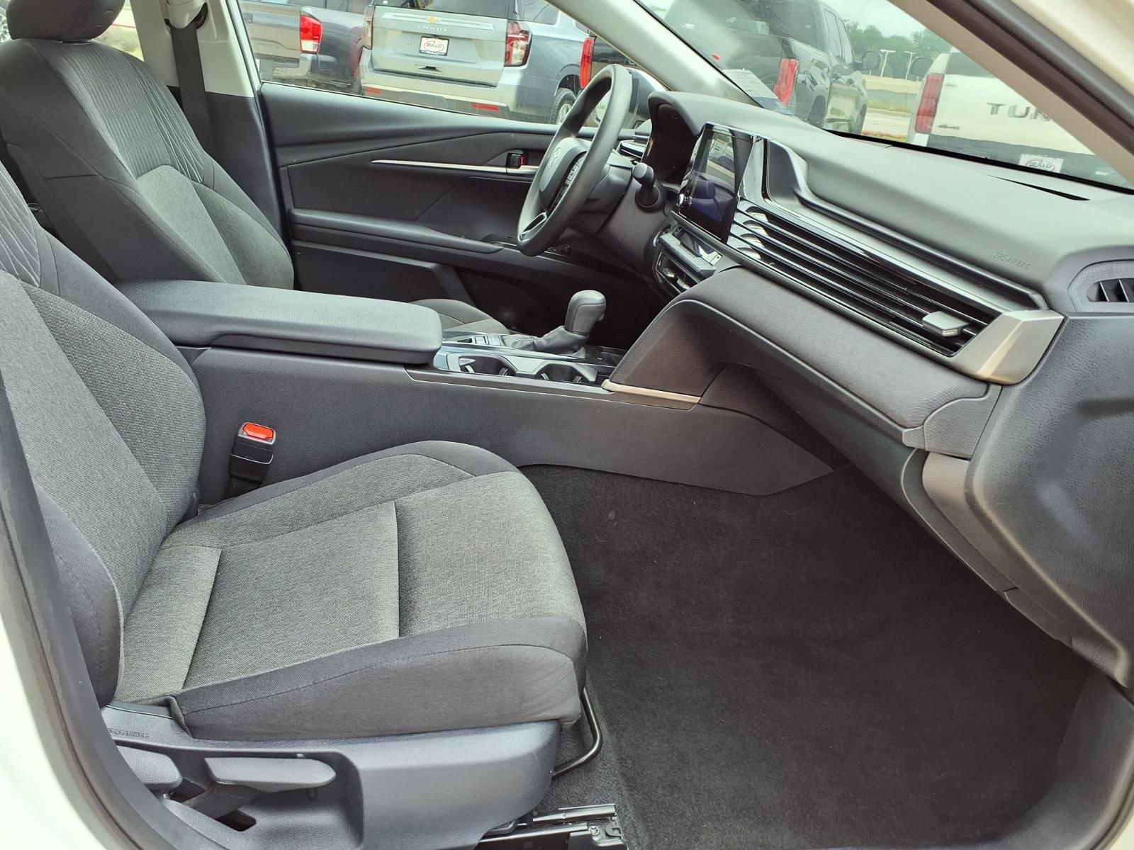 Used 2025 Toyota Camry LE FWD image 17