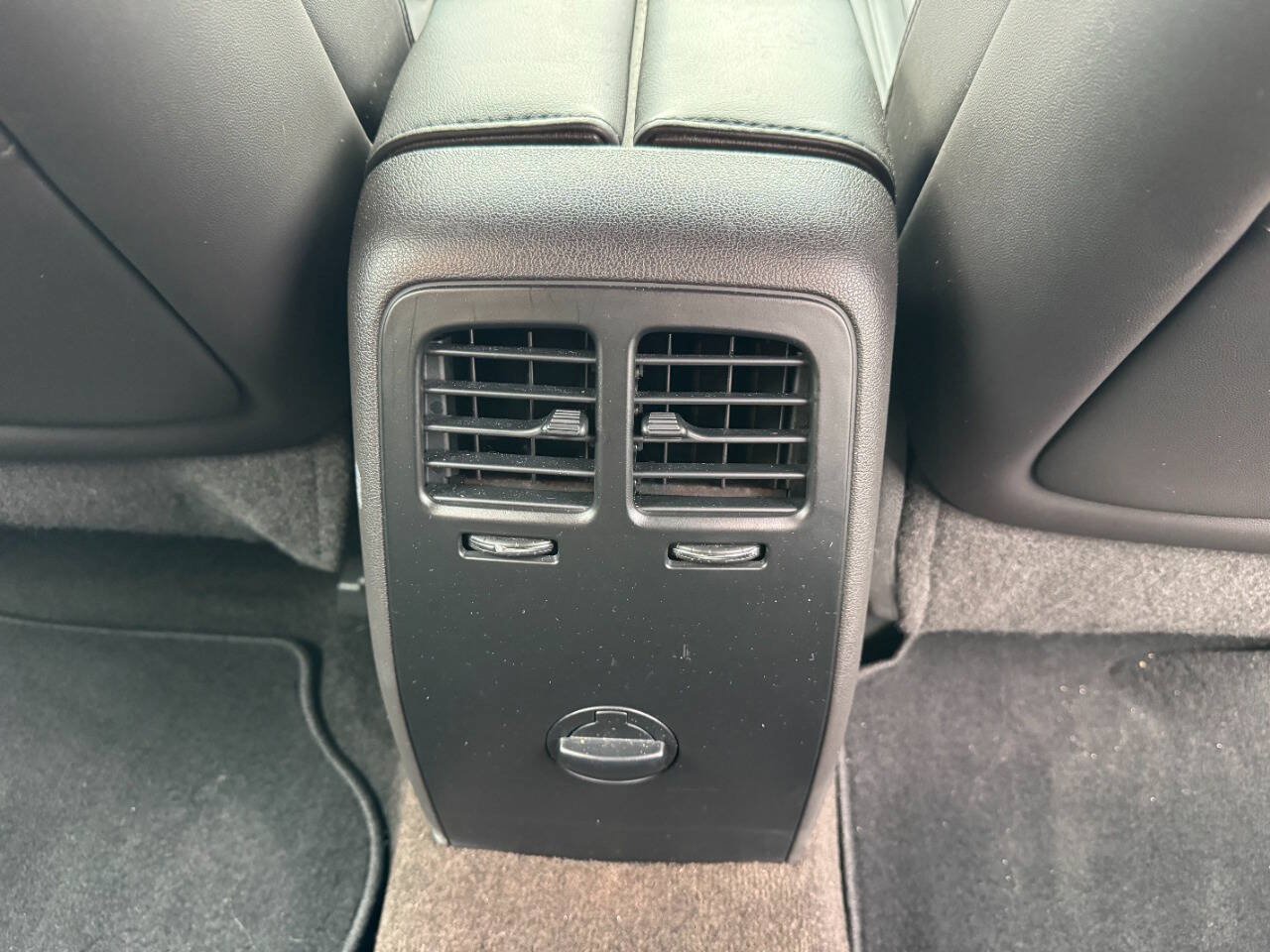 Used 2013 Lincoln MKS FWD image 42