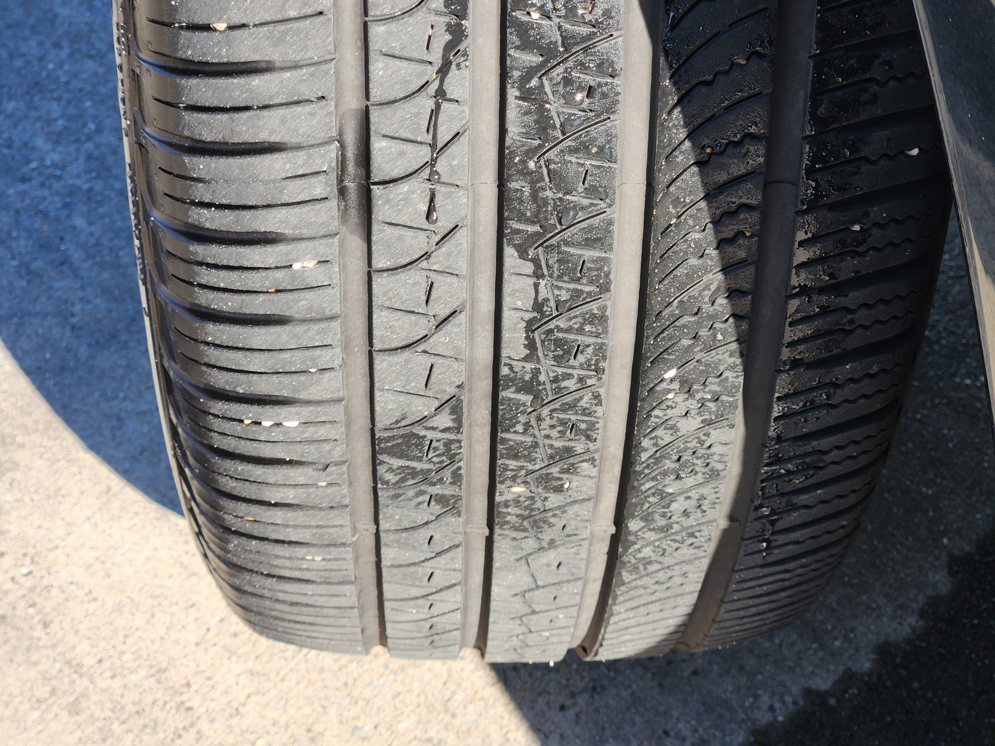 Certified 2024 Land Rover Discovery Dynamic SE image 12