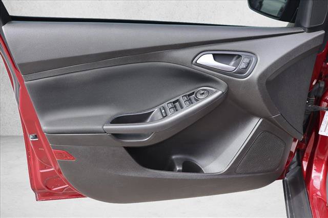 Used 2017 Ford Focus SEL w/ Winter Package FWD image 12