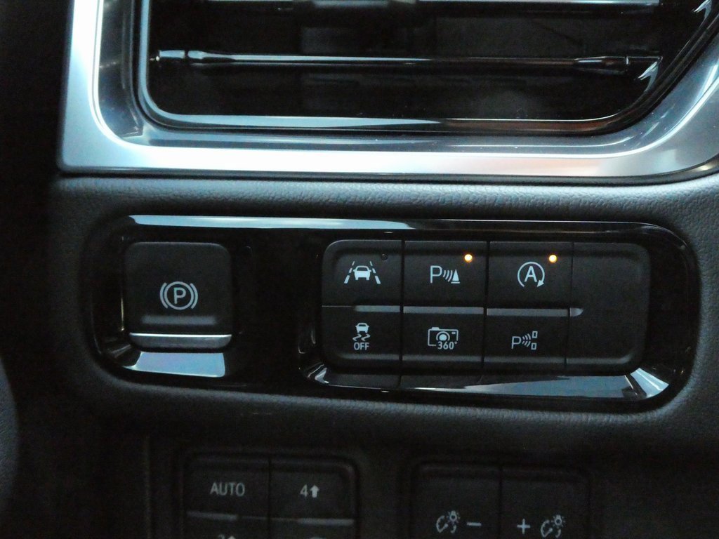 Certified 2025 GMC Yukon Denali image 15