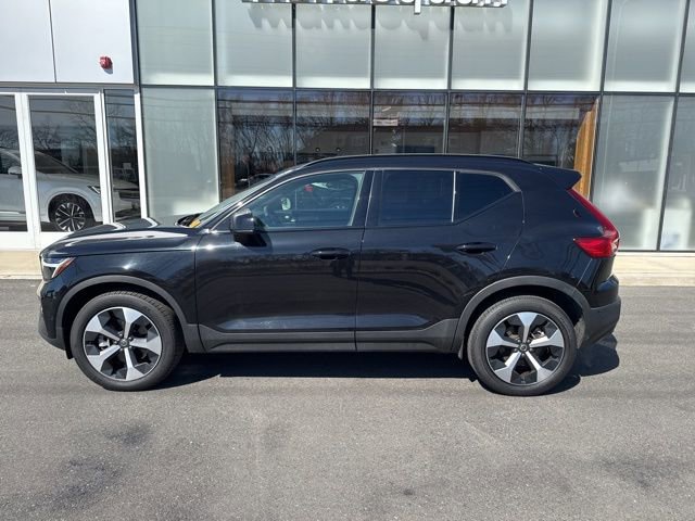 Certified 2025 Volvo XC40 B5 Plus image 2