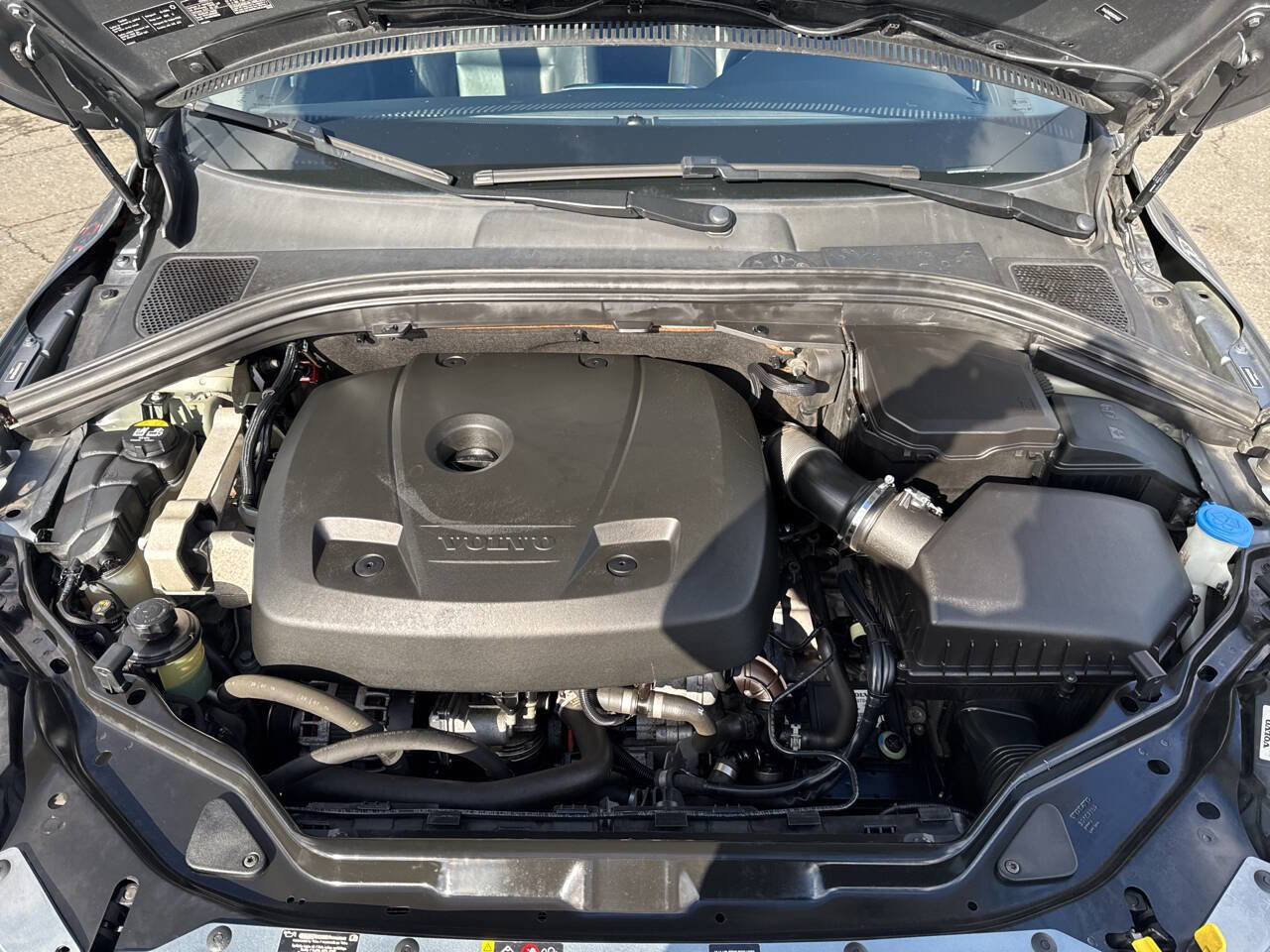 Used 2017 Volvo XC60 T5 Dynamic w/ Preferred Option Package image 12