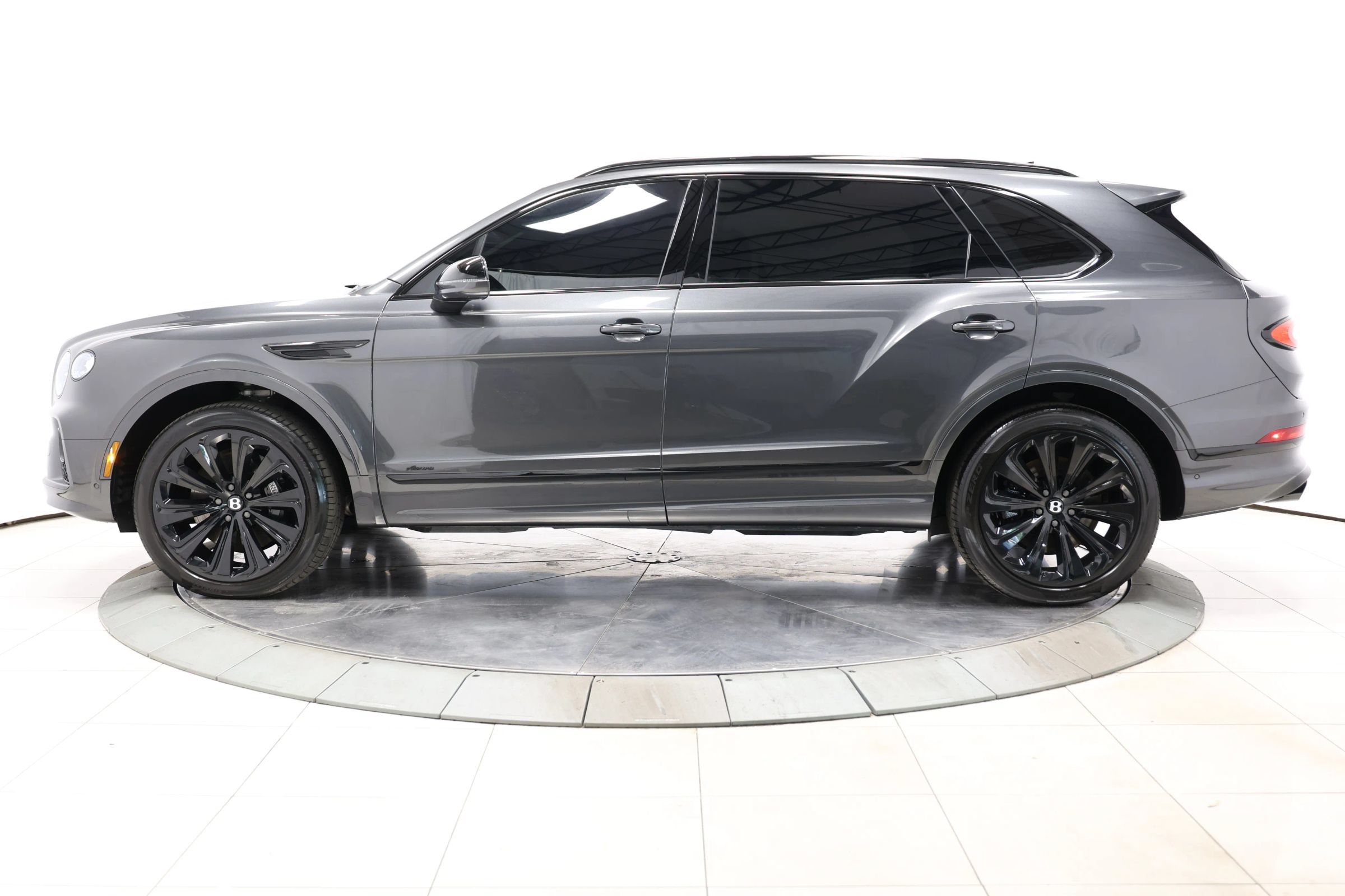 Used 2023 Bentley Bentayga Extended Wheelbase AWD/4WD image 9