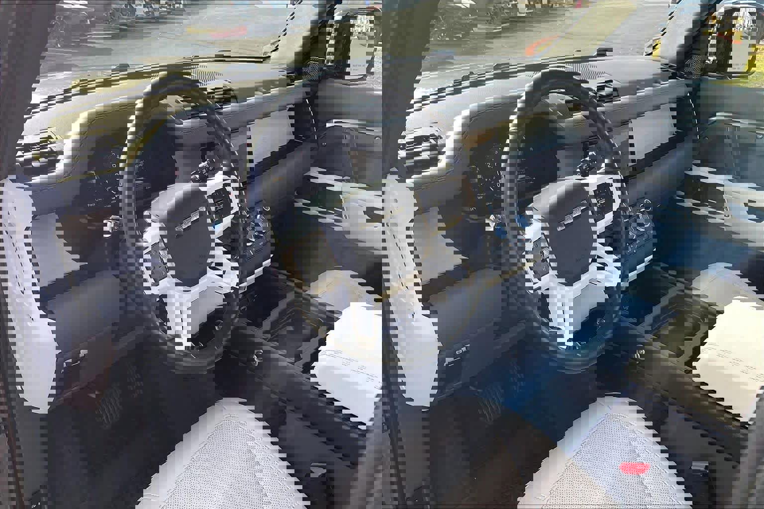 Used 2023 Land Rover Defender 110 SE image 16